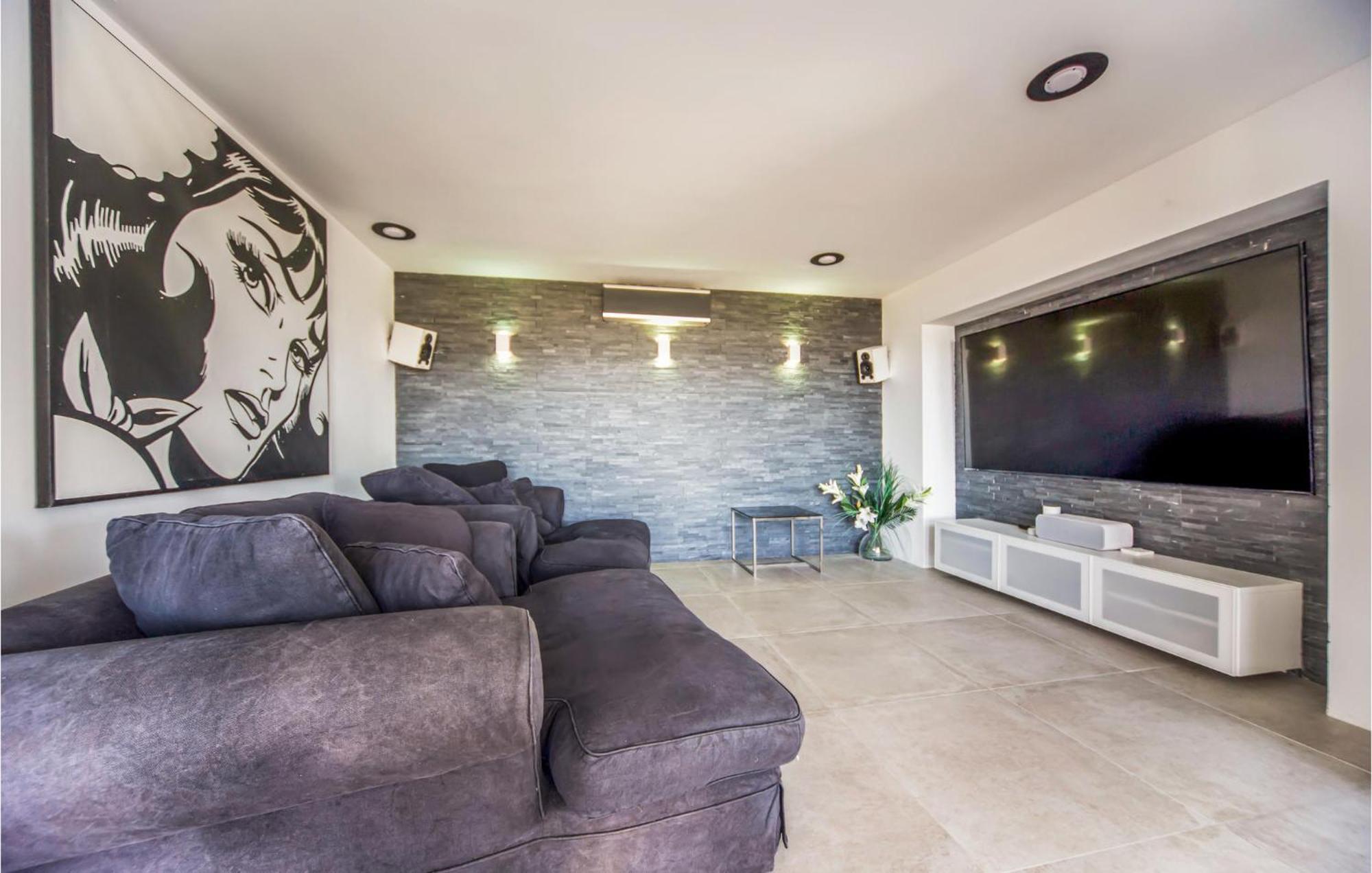 Amazing Home In Ador With Kitchenette المظهر الخارجي الصورة