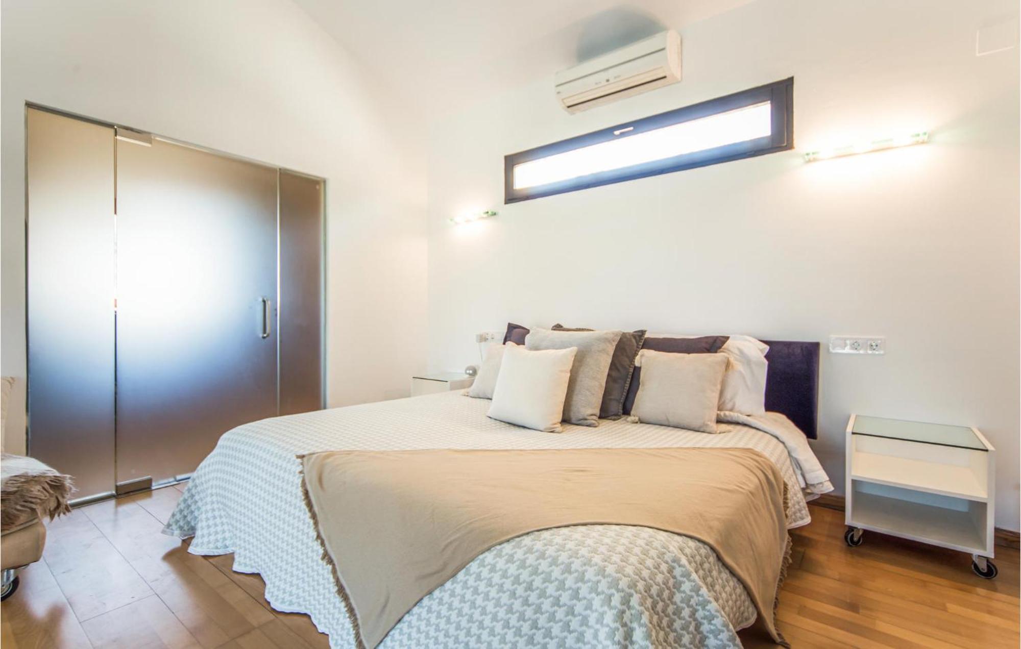 Amazing Home In Ador With Kitchenette المظهر الخارجي الصورة