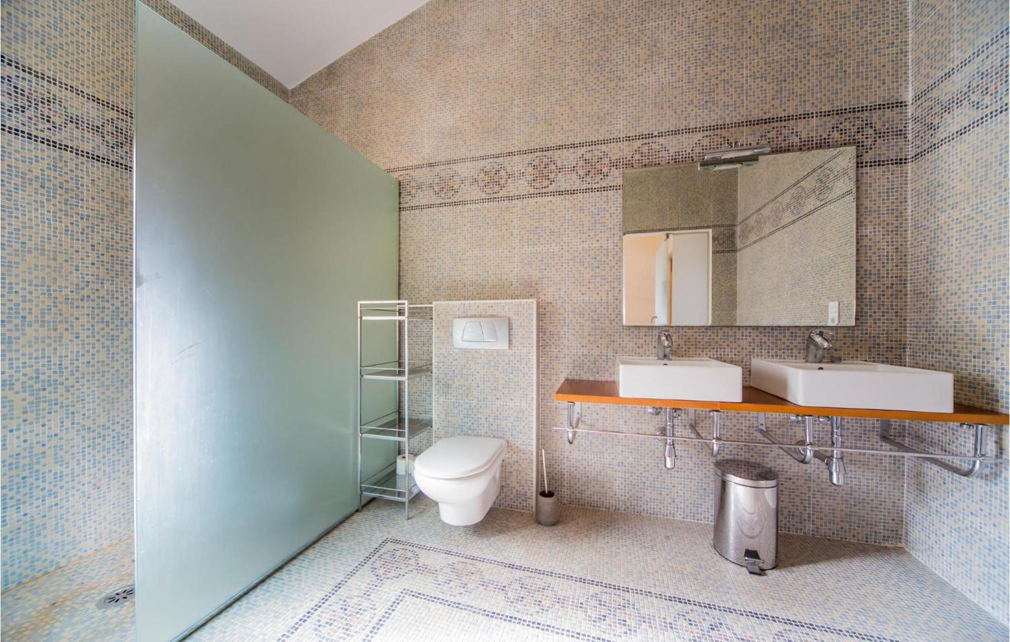Amazing Home In Ador With Kitchenette المظهر الخارجي الصورة