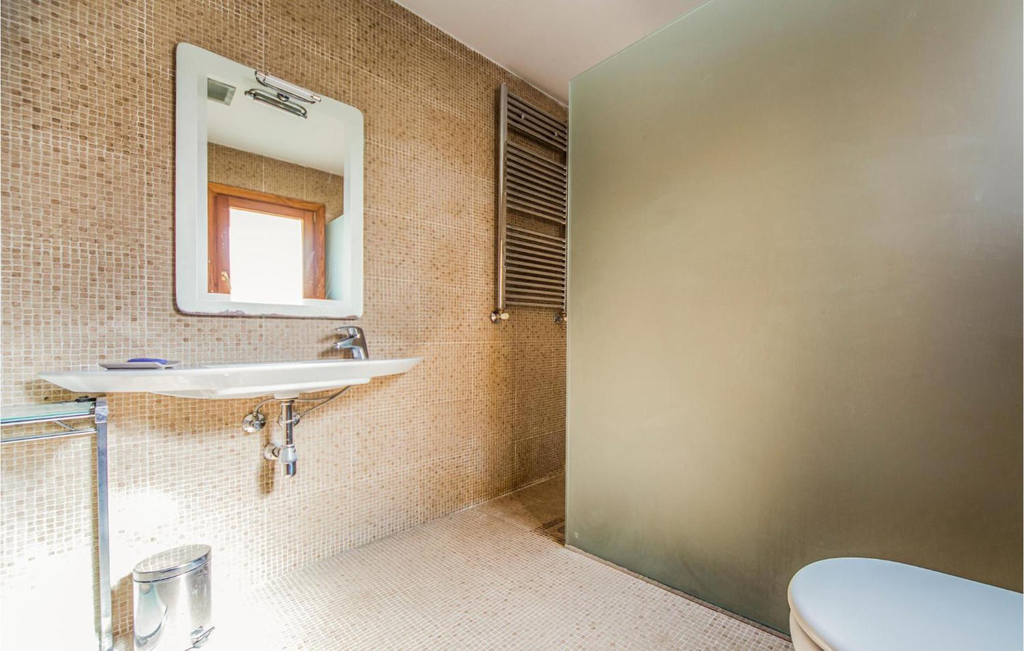 Amazing Home In Ador With Kitchenette المظهر الخارجي الصورة