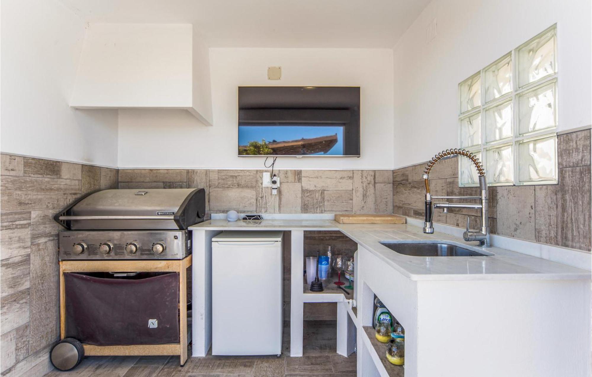 Amazing Home In Ador With Kitchenette المظهر الخارجي الصورة